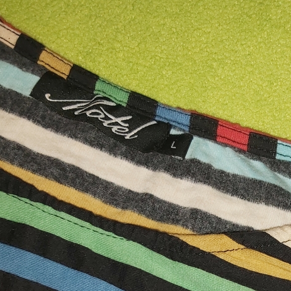 ☆NWOT☆ ~ Motel Long Sleeve Striped Crop Top in Large - Picture 2 of 7